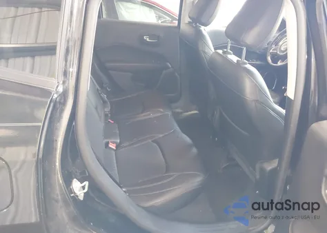 2018 Jeep Compass Latitude Fwd z USA, uszkodzony, nr VIN 3C4NJCBB4JT125252